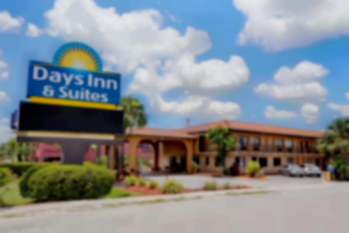 Days Inn & Suites by Wyndham Orlando East UCF Area